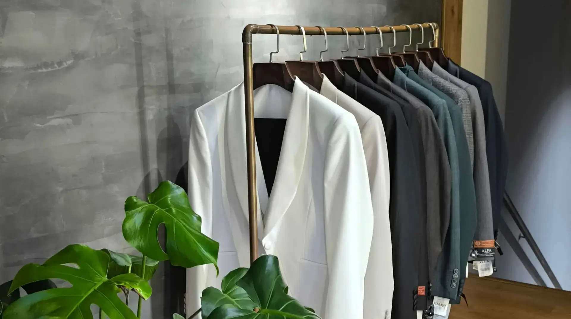 Los 10 errores que cometen los novios al comprar su traje (y cómo evitarlos)
