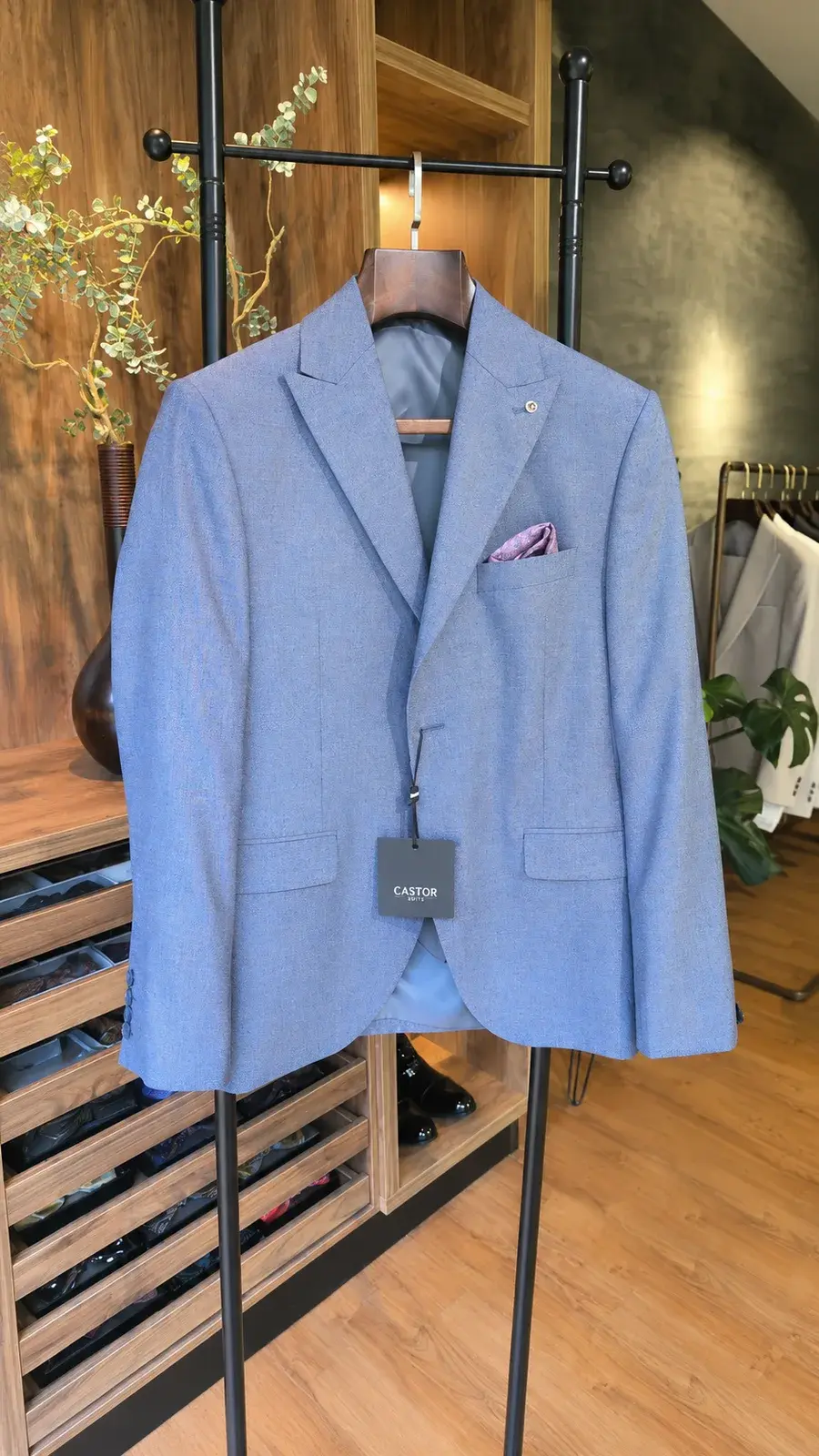 Traje Azul Celeste — traje de novio azul cielo para boda moderna, Castor Suits Medellín (vista 3)