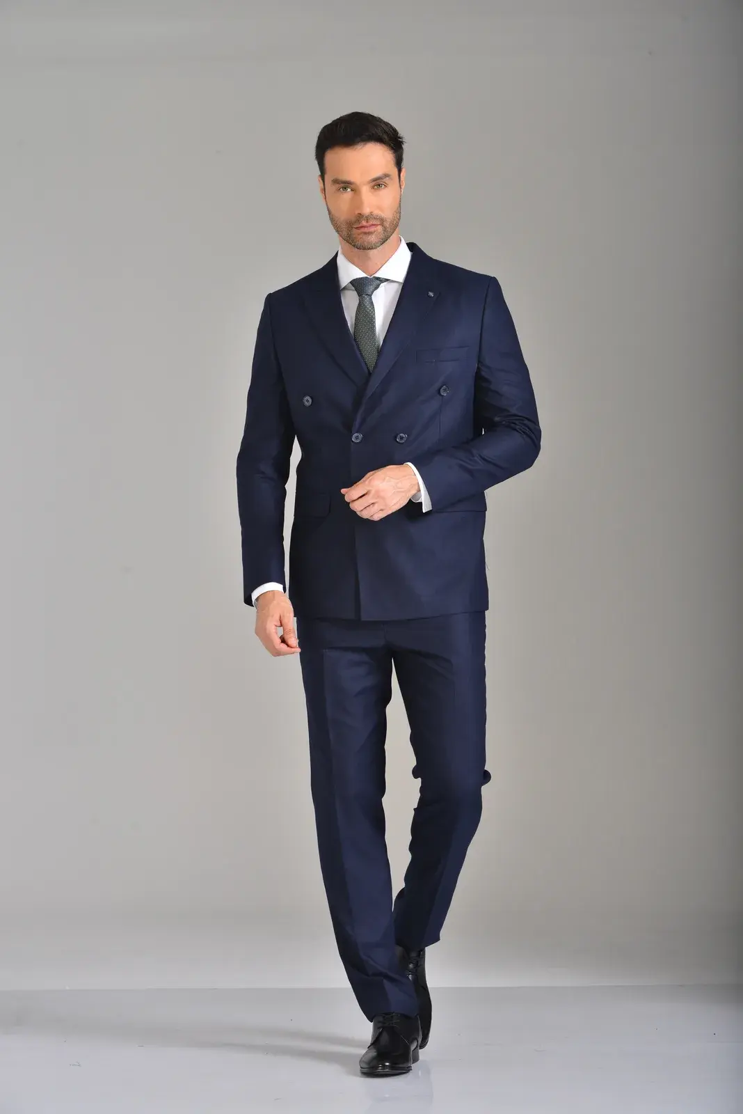 Traje Azul Cruzado — traje de novio azul para boda moderna, Castor Suits Medellín (vista 3)