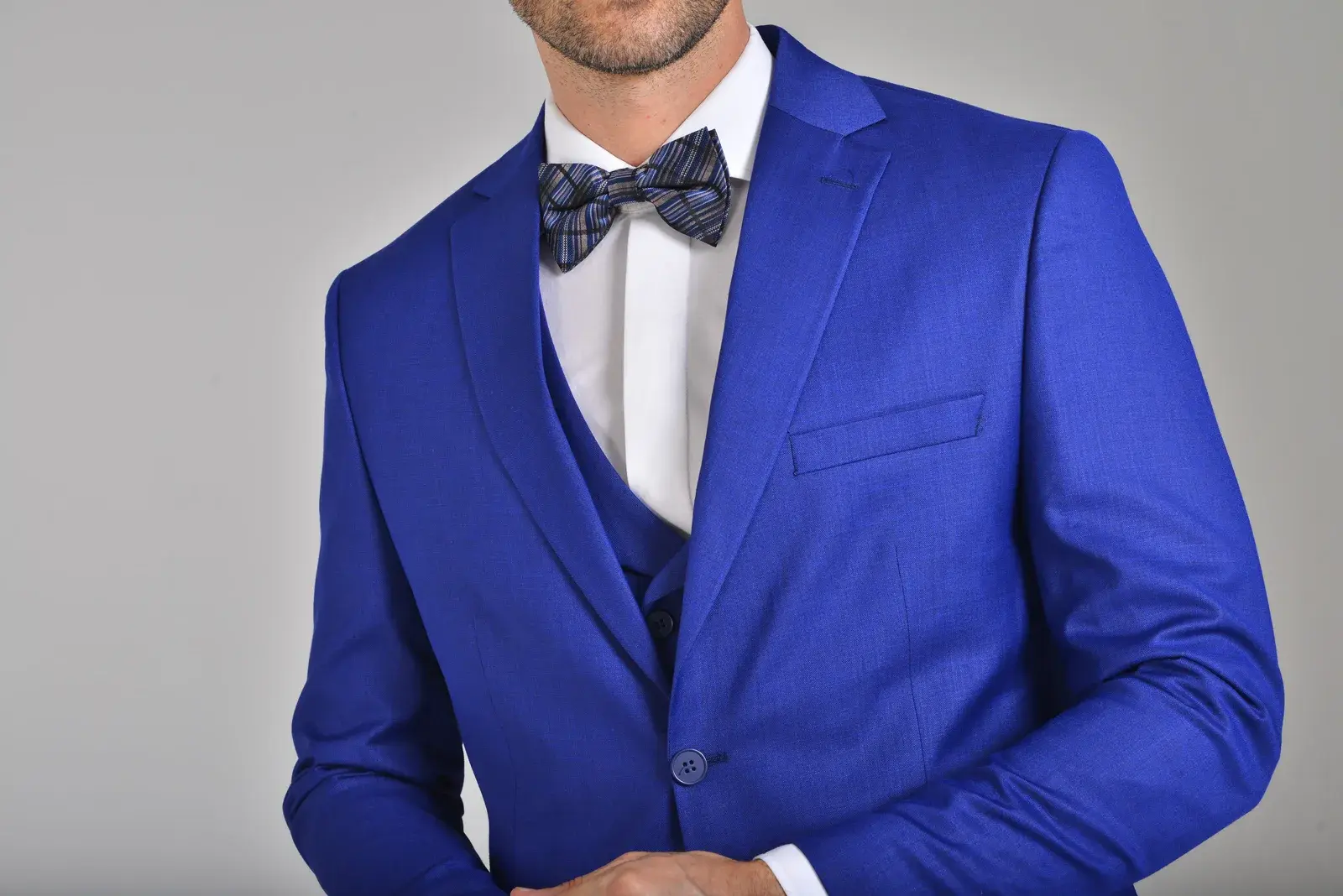 Traje Azul Intenso — traje de novio azul oscuro para boda moderna, Castor Suits Medellín (vista 2)