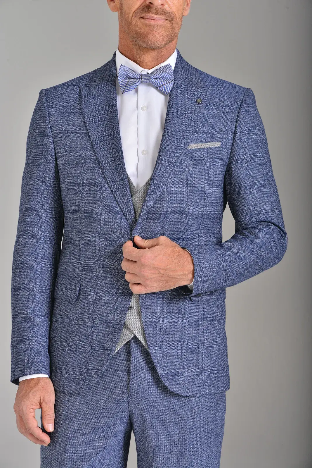 Traje Azul a Cuadros — traje de novio azul para boda moderna, Castor Suits Medellín