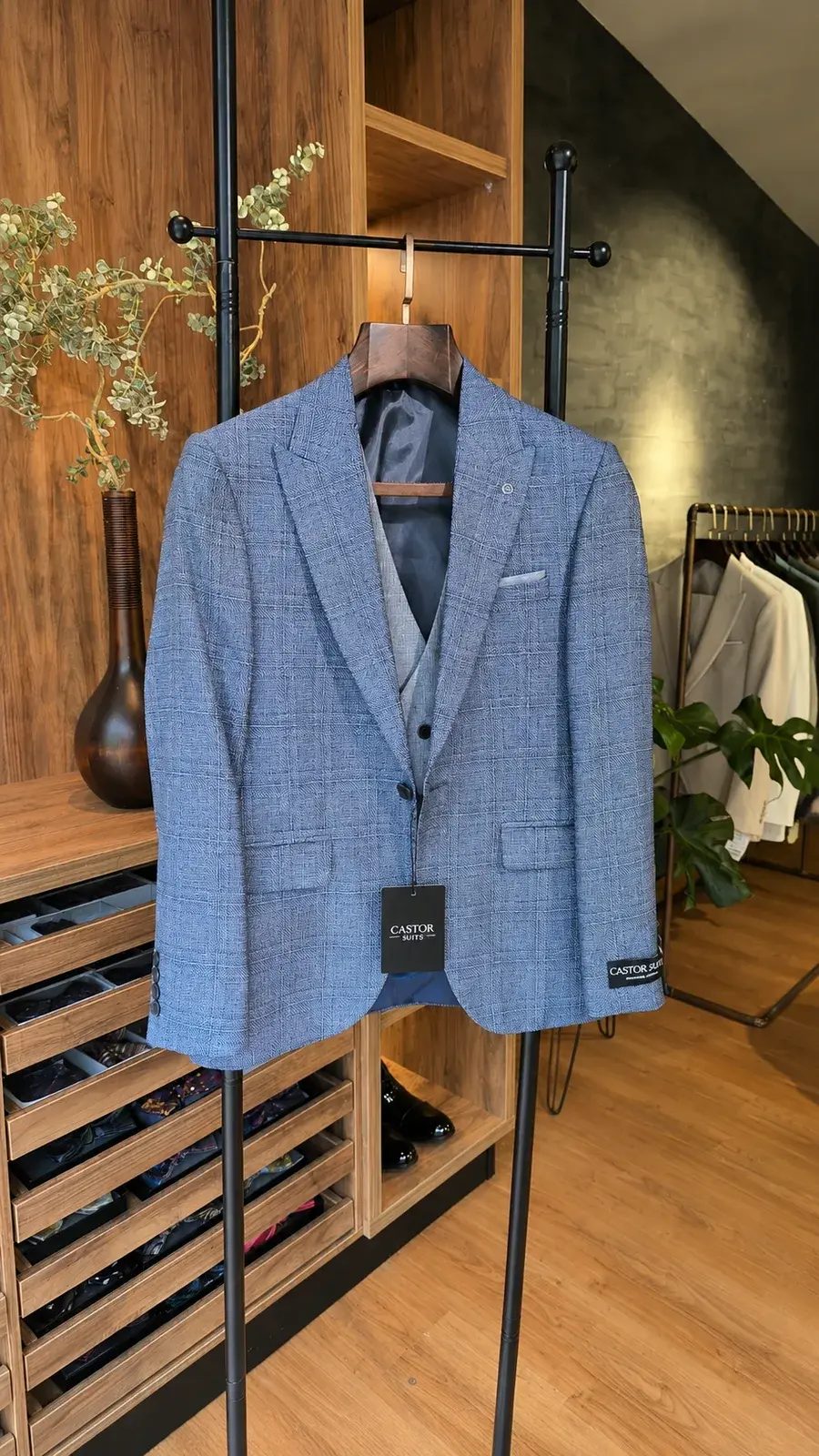 Traje Azul a Cuadros — traje de novio azul para boda moderna, Castor Suits Medellín (vista 3)