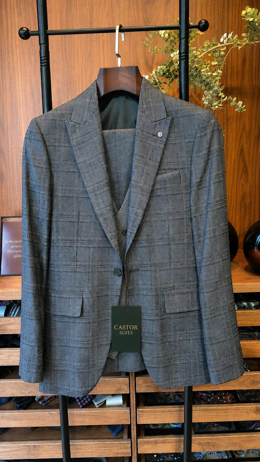 Traje Gris a Cuadros — traje de novio gris para boda moderna, Castor Suits Medellín (vista 3)