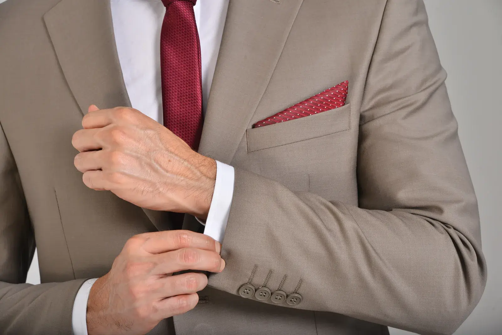 Traje Moca en Lana Fría — traje de novio café para boda moderna, Castor Suits Medellín (vista 2)