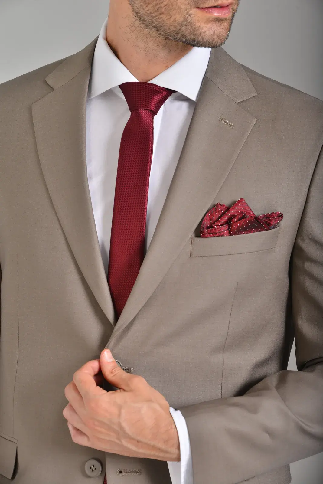 Traje Moca en Lana Fría — traje de novio café para boda moderna, Castor Suits Medellín