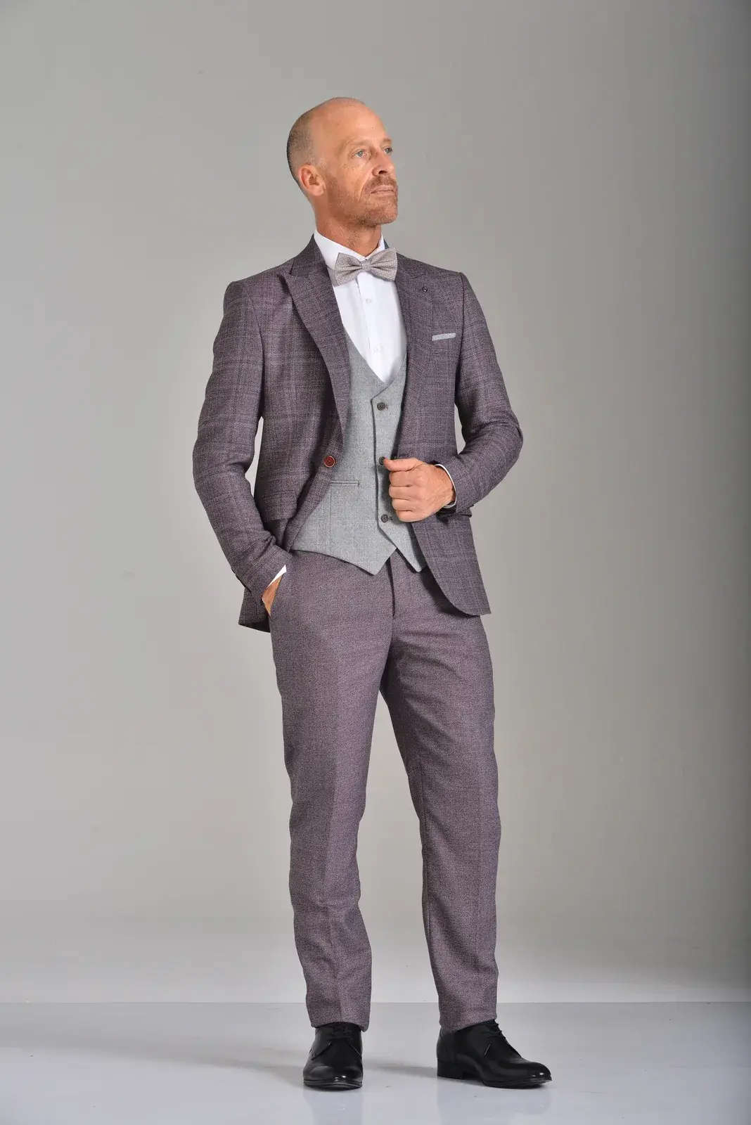 Traje de novio vinotinto — Castor Suits Medellín
