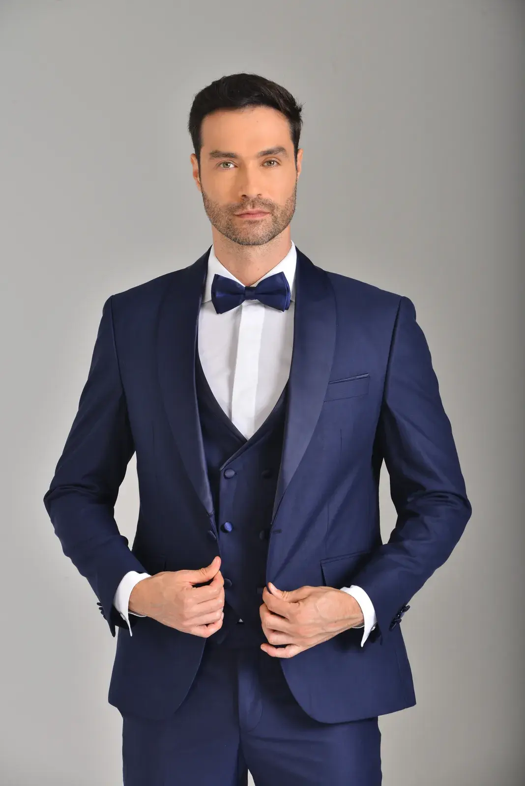 Esmoquin Azul con Chaleco — traje de novio azul oscuro para boda de noche, Castor Suits Medellín