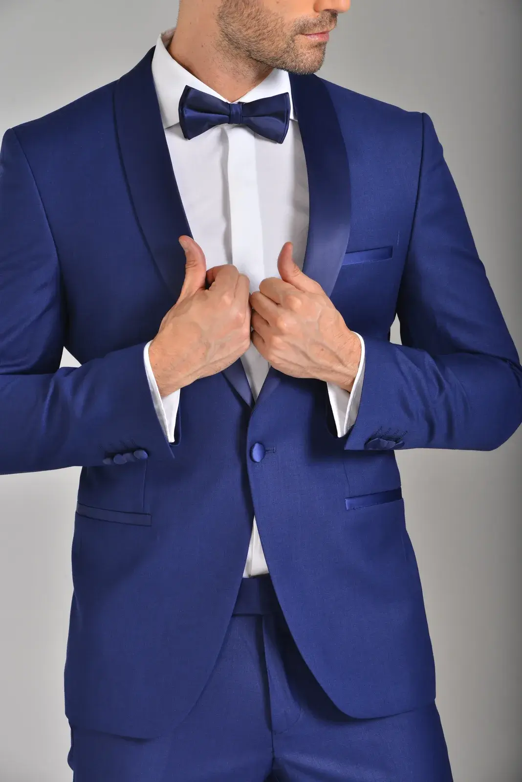 Esmoquin Azul Rey — traje de novio azul rey para boda de noche, Castor Suits Medellín