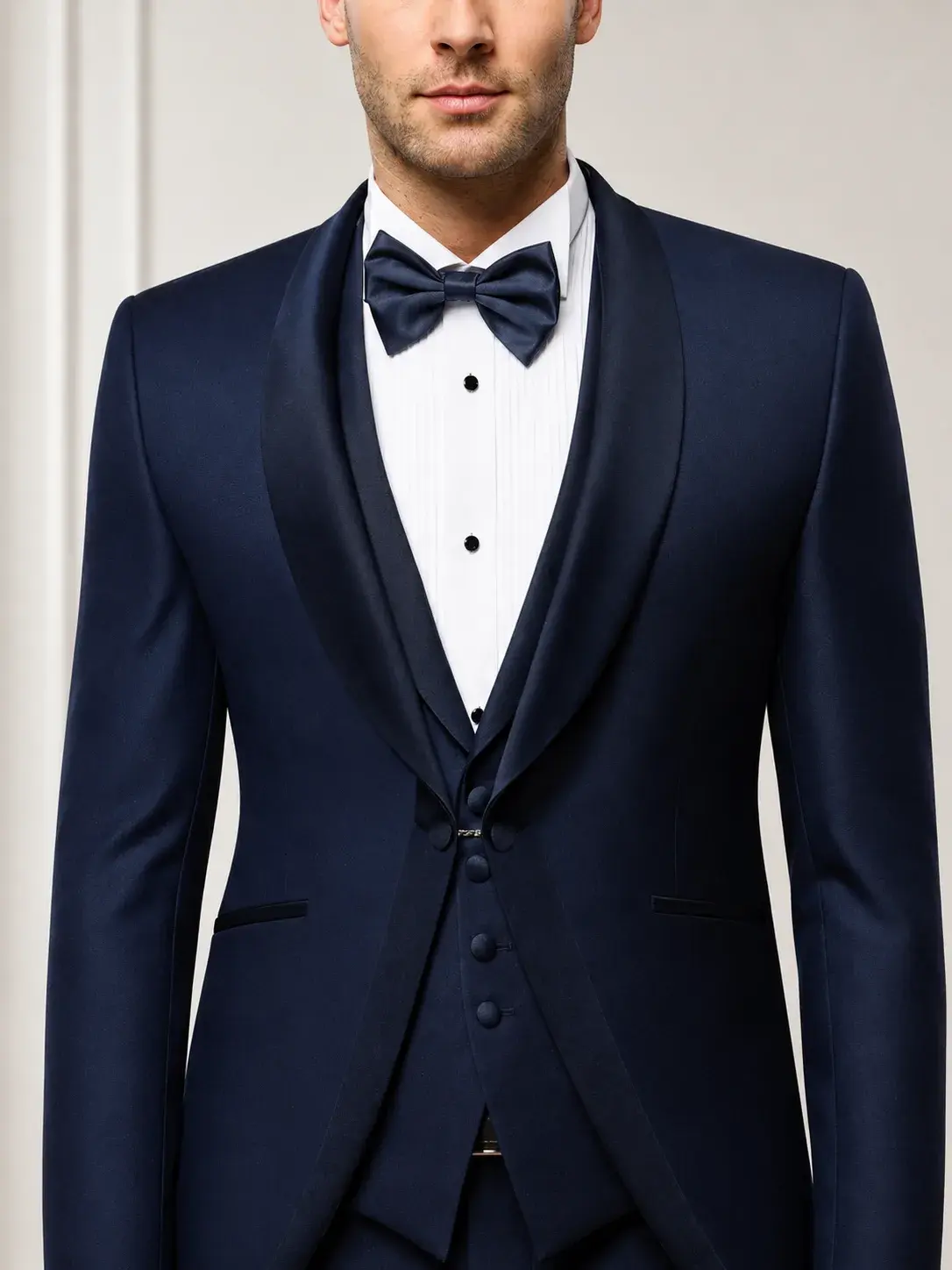 Esmoquin Levita Azul — traje de novio azul oscuro para boda de noche, Castor Suits Medellín (vista 2)
