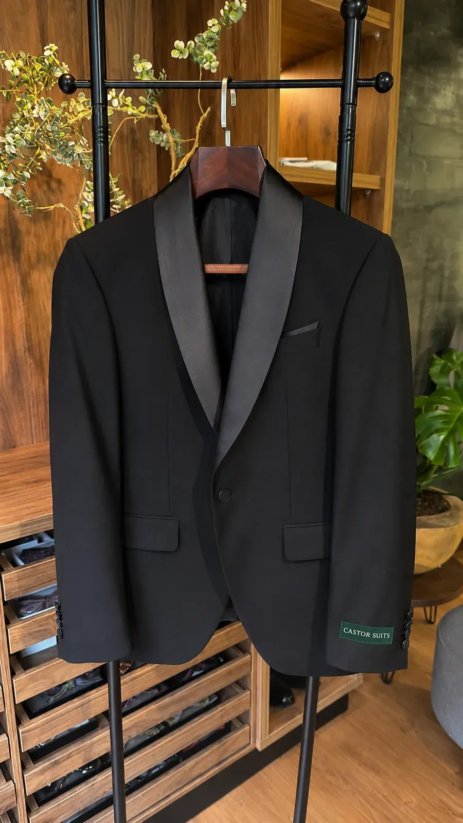 Esmoquin Negro en Lana — traje de novio negro para boda de noche, Castor Suits Medellín (vista 3)