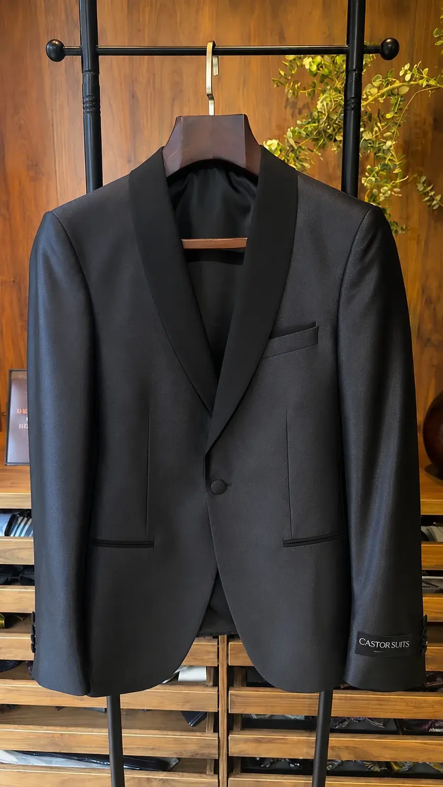Esmoquin Plata Grafito — traje de novio gris claro para boda de noche, Castor Suits Medellín (vista 3)