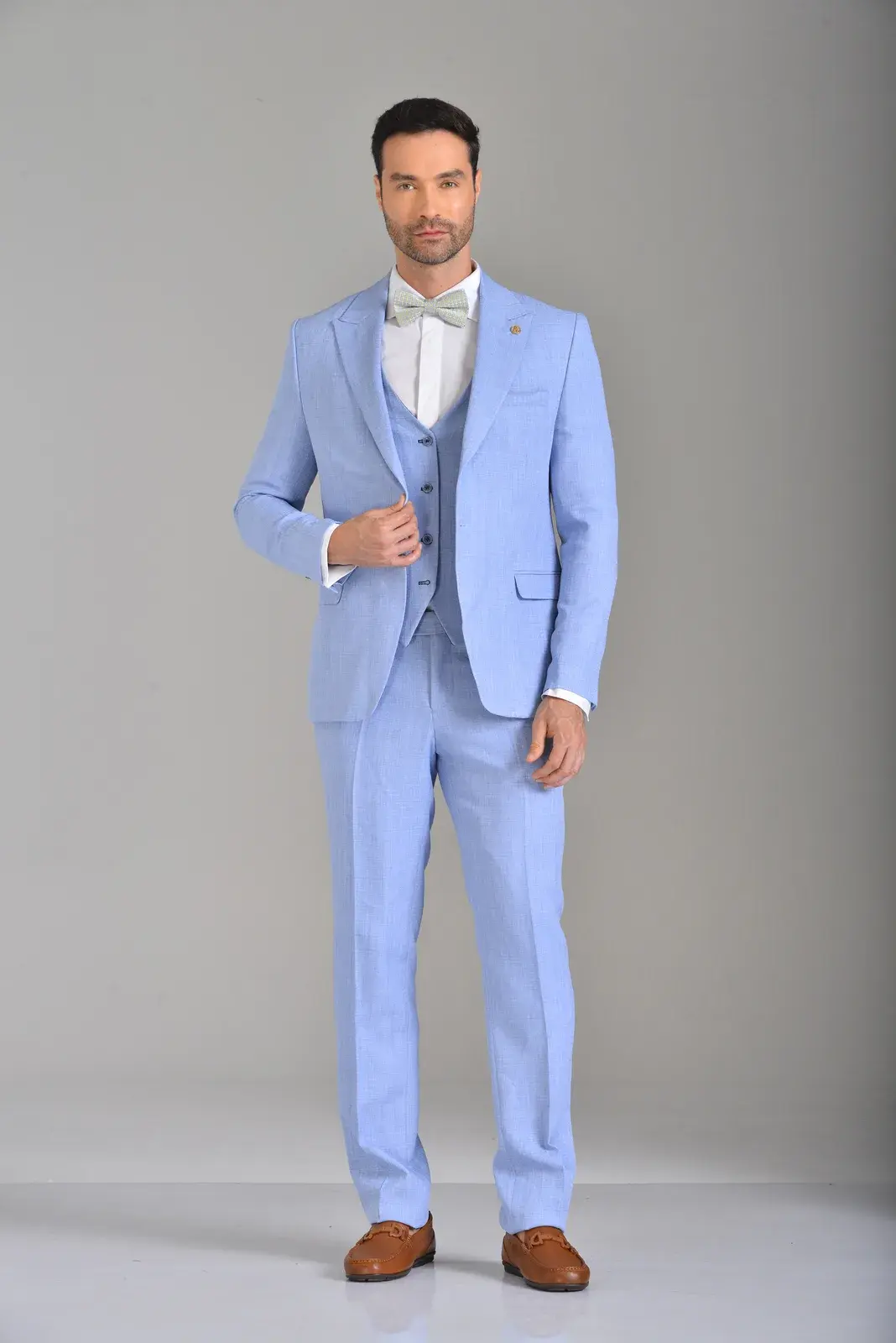 Traje Azul Claro Tres Piezas — traje de novio azul claro para boda formal, Castor Suits Medellín