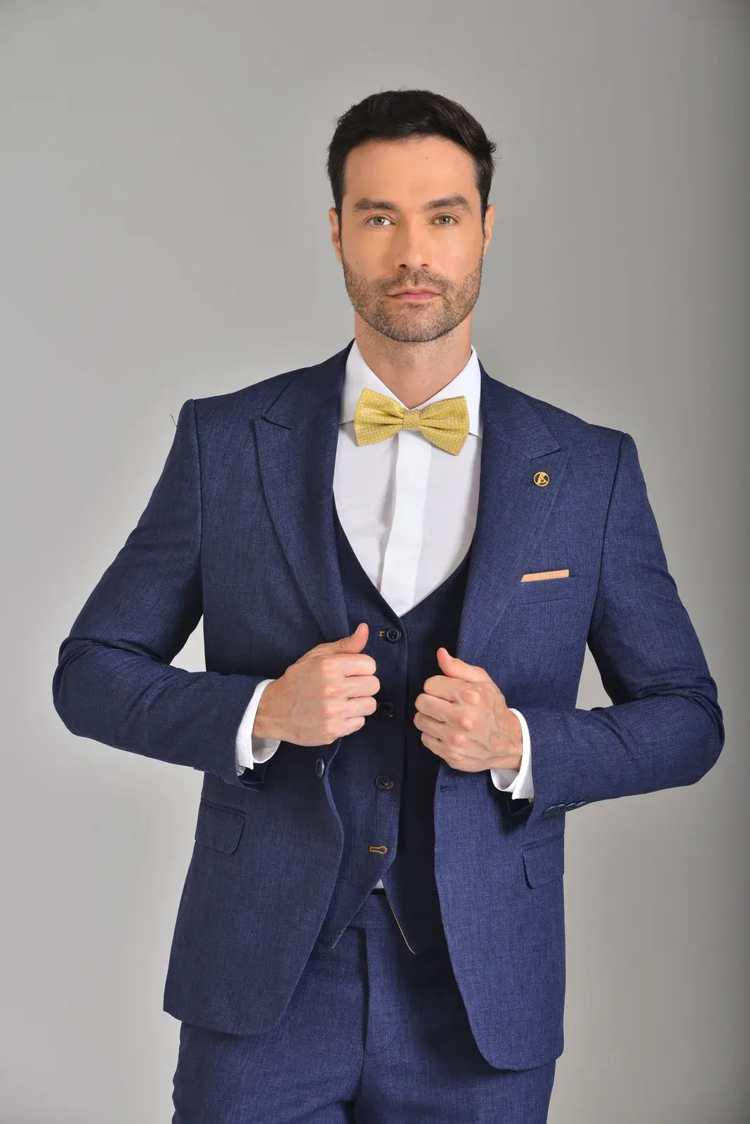 Traje Azul Tres Piezas — traje de novio azul para boda formal, Castor Suits Medellín (vista 2)