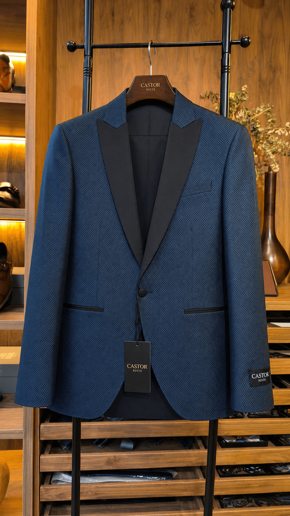 Traje de novio listo para boda de Castor Suits, Medellín