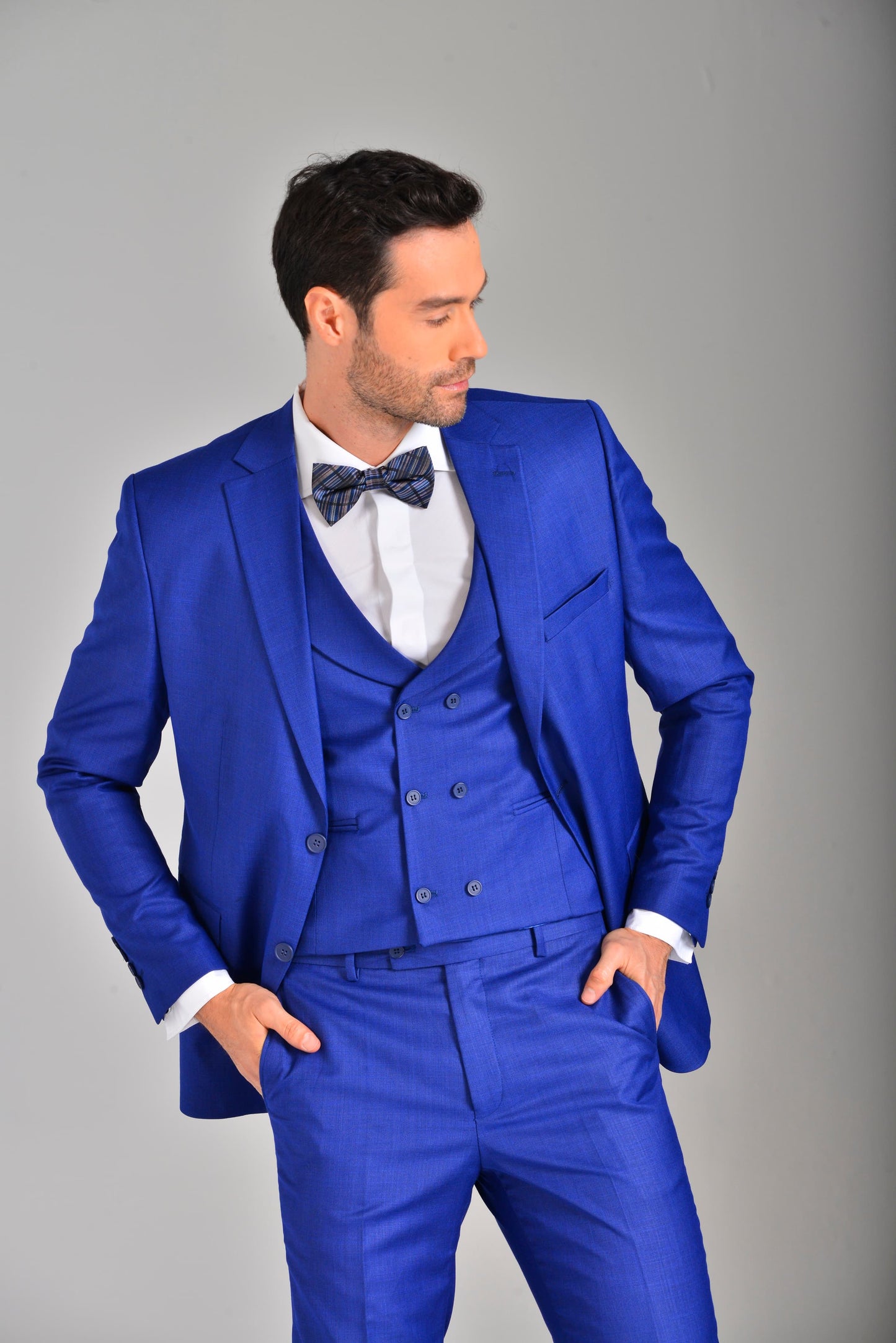 Traje Azul Royal.